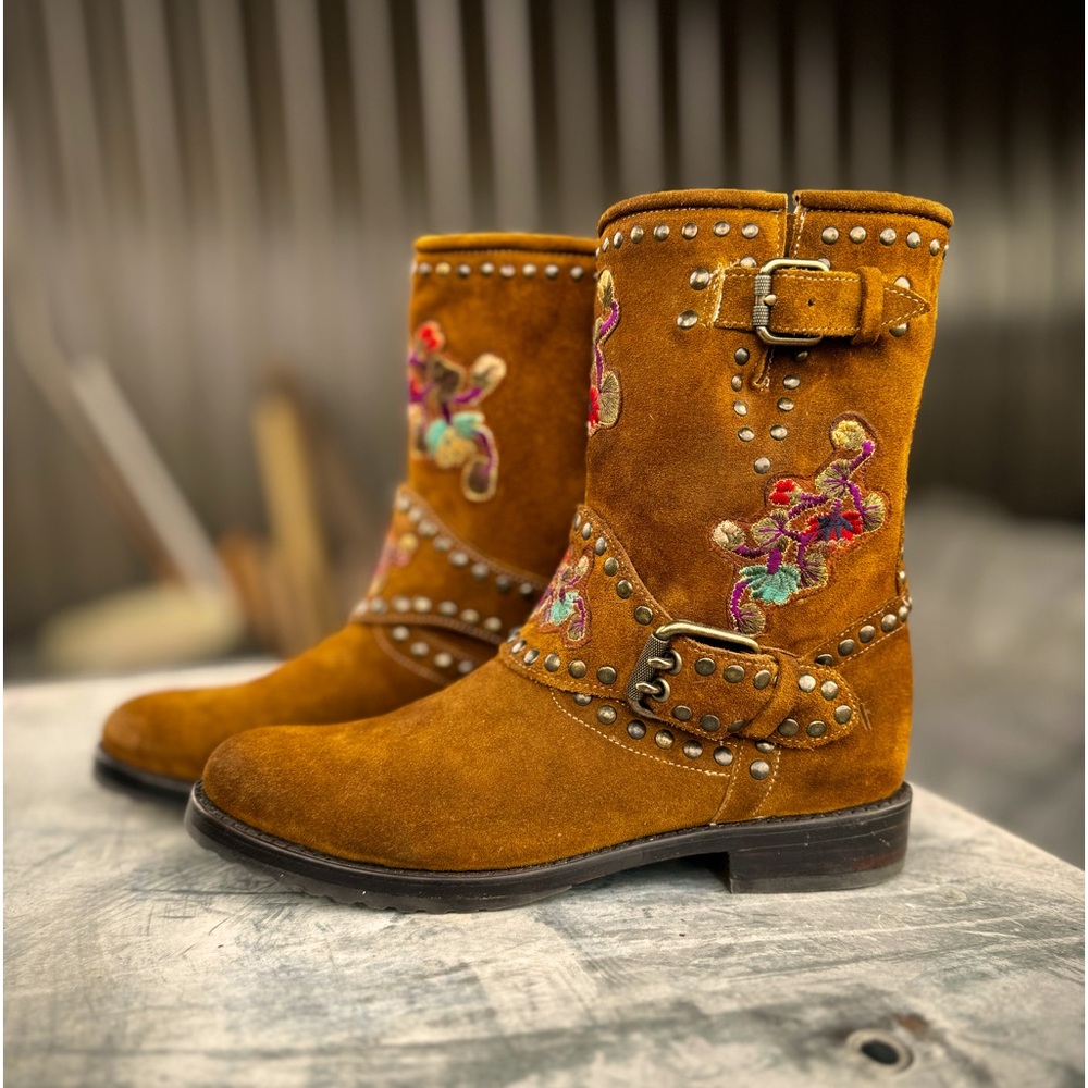 NWOT Frye Boots
